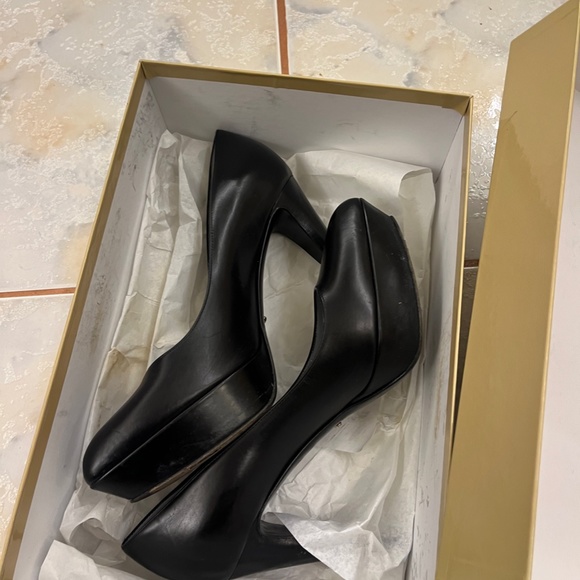 Sergio Rossi BLACK  Patent Leather Round-Toe Platform Pumps! - Picture 5 of 16